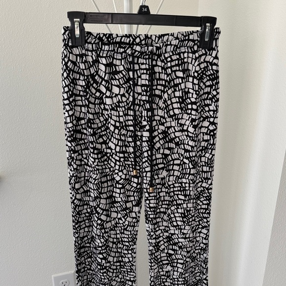 Aakaa Black and White Patterned Flare Pants - Picture 1 of 7